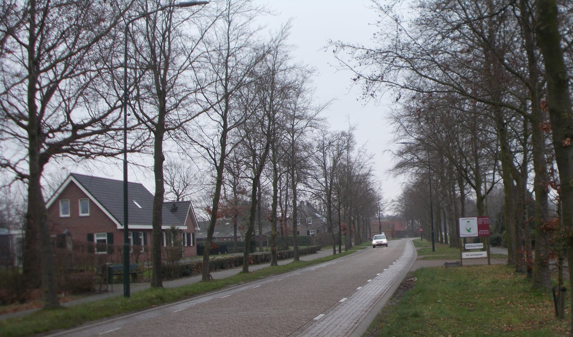 De gemeente wil af van ongeoorloofd gebruik van gemeentegrond aan de Attenlakenseweg. 