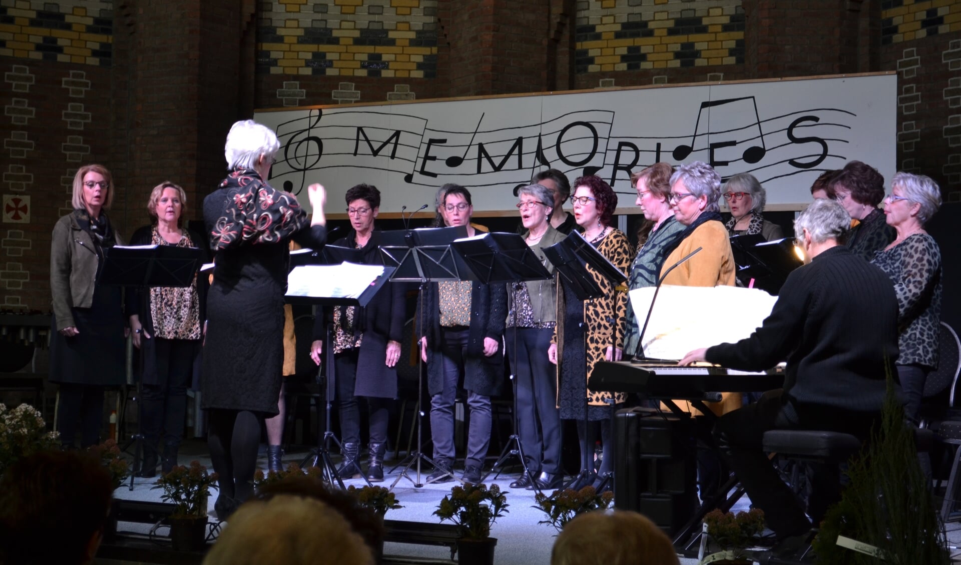 Vocaal Ensemble Vivace tijdens hun jubileumconcert Memories.