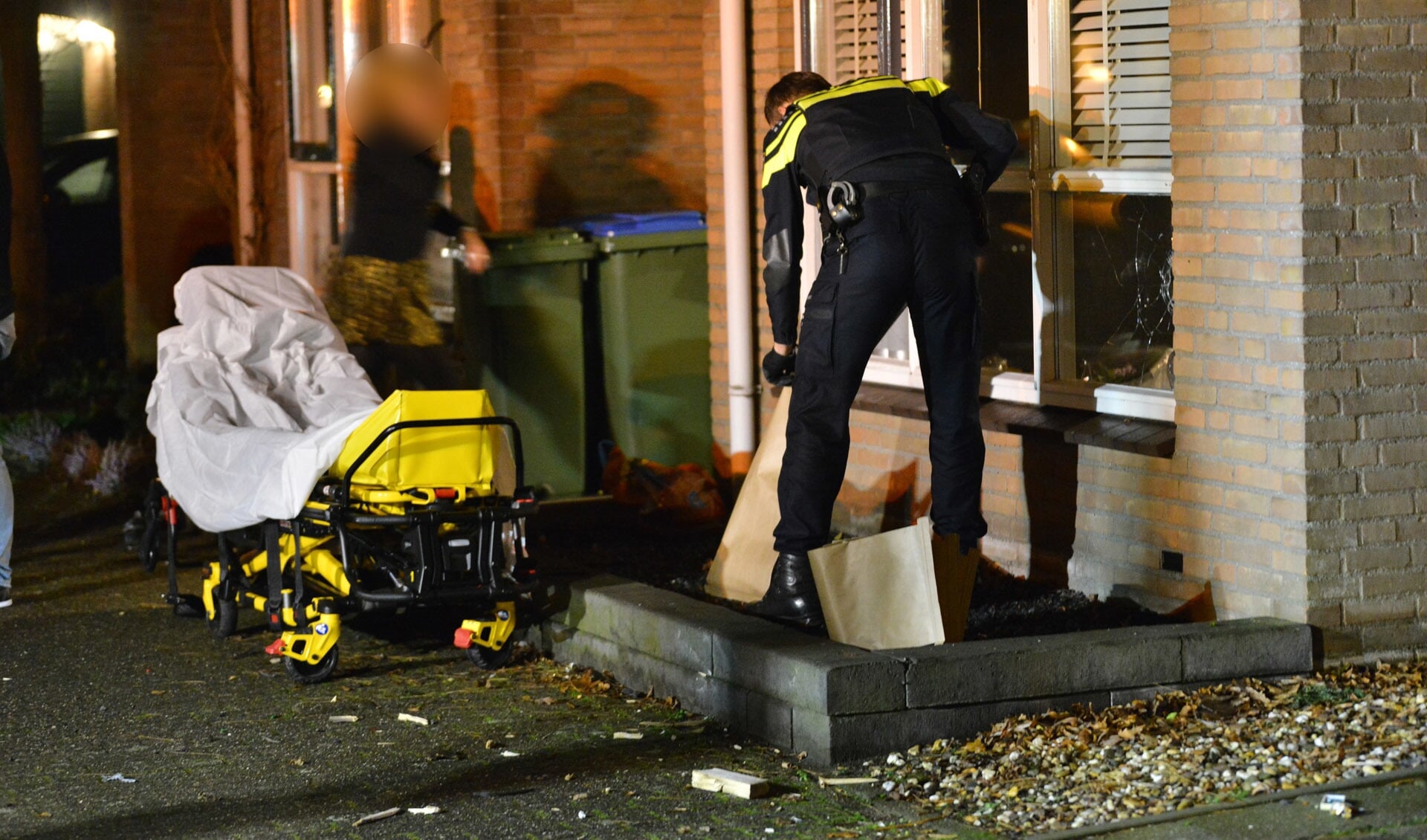 Een vuurwerkincident in de Arenberglaan zorgde voor veel schade en twee gewonden.