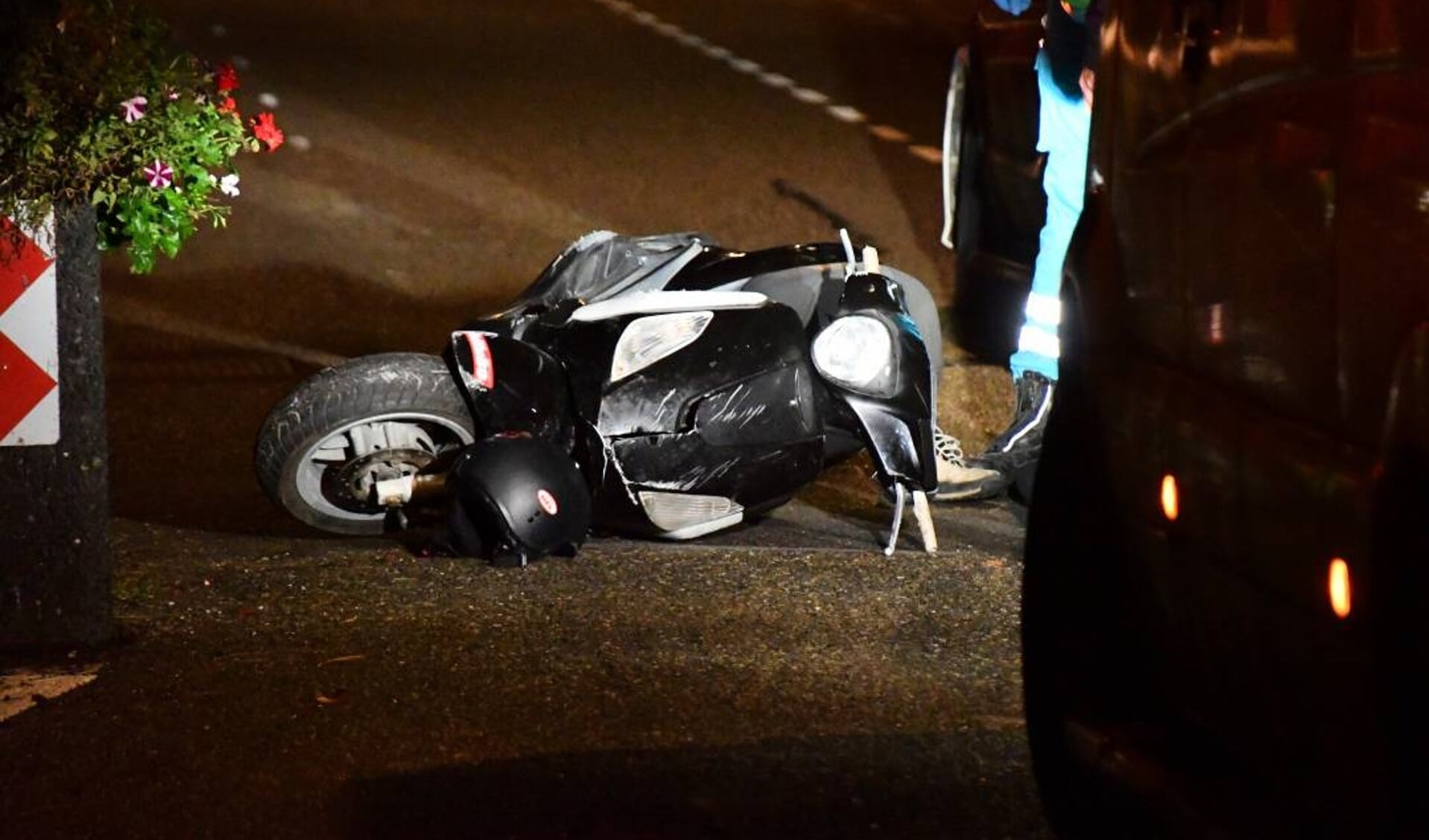 De scooter werd meegenomen naar het politiebureau. 