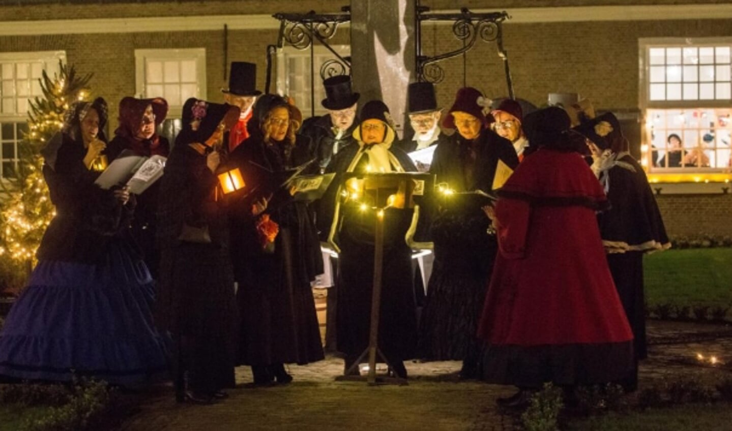 The Merry Singers in 2018 in Dickensstijl. FOTO HANS HUFKENS