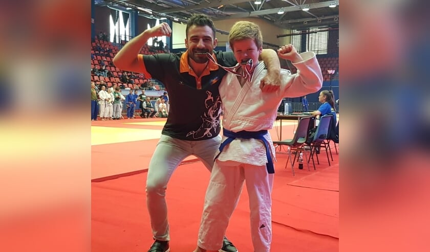Yordi met zijn coach.