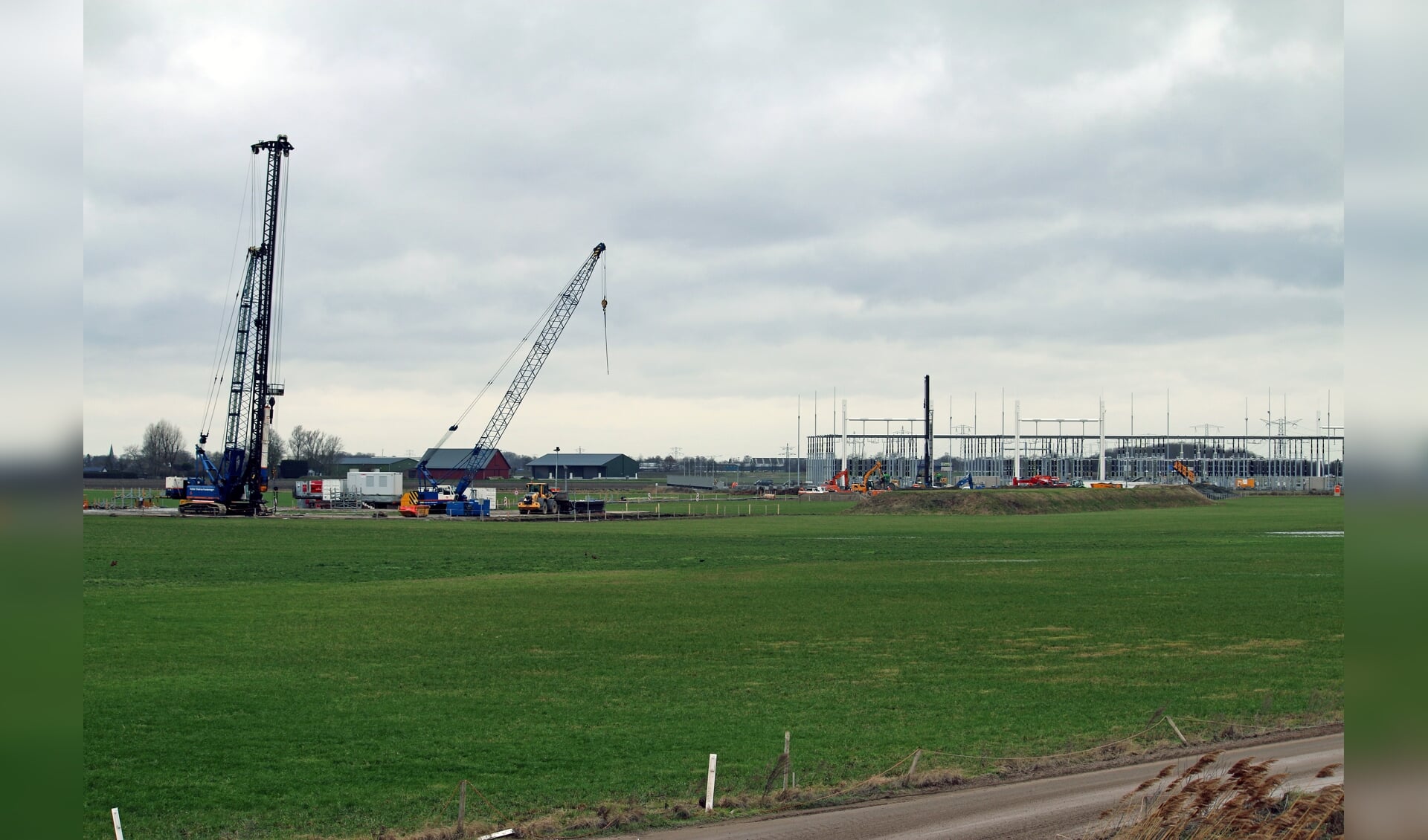 De bouw van het hoogspanningsstation bij Rilland.