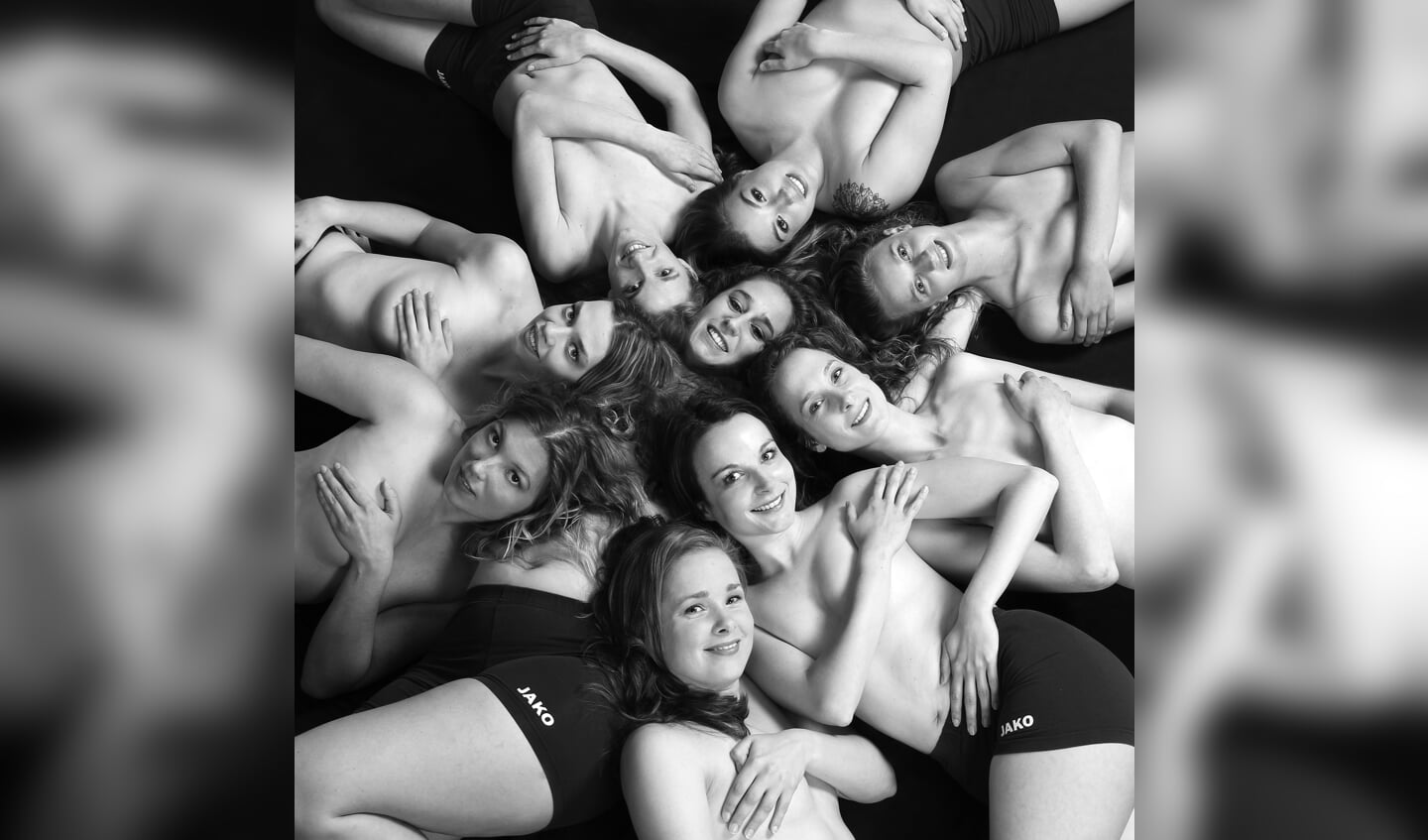 De eerste foto van het jaar is van alle dames samen.
