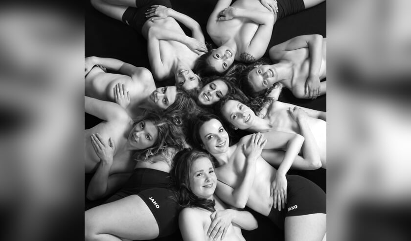 De eerste foto van het jaar is van alle dames samen.