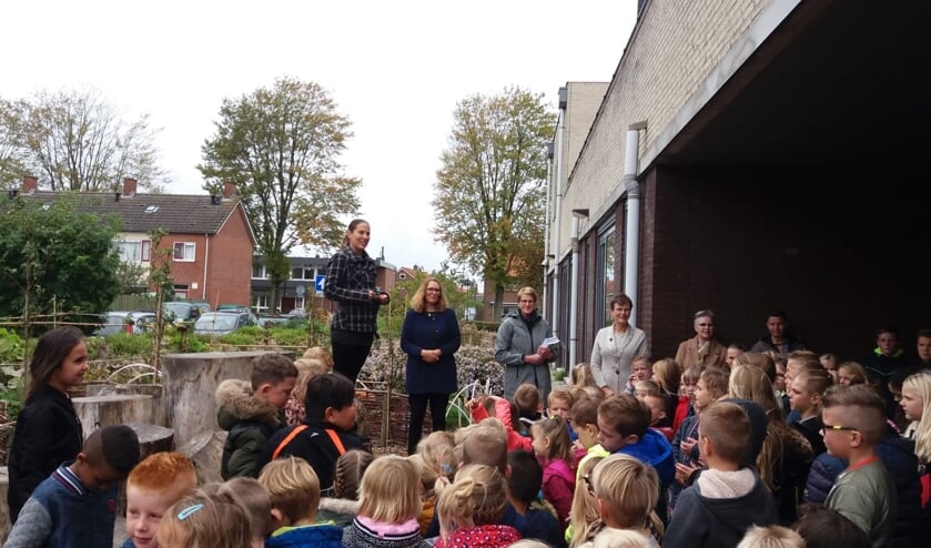 Obs De Casembroot heeft haar eigen natuurtuin   