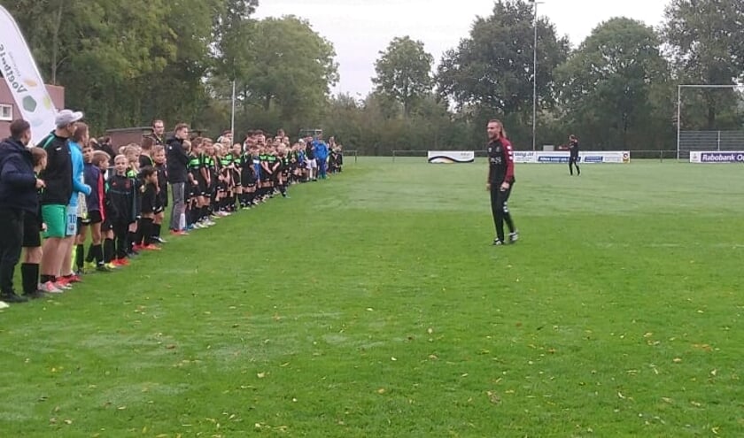 Vijftiende editie voetbalschool van start met bekende voetballers