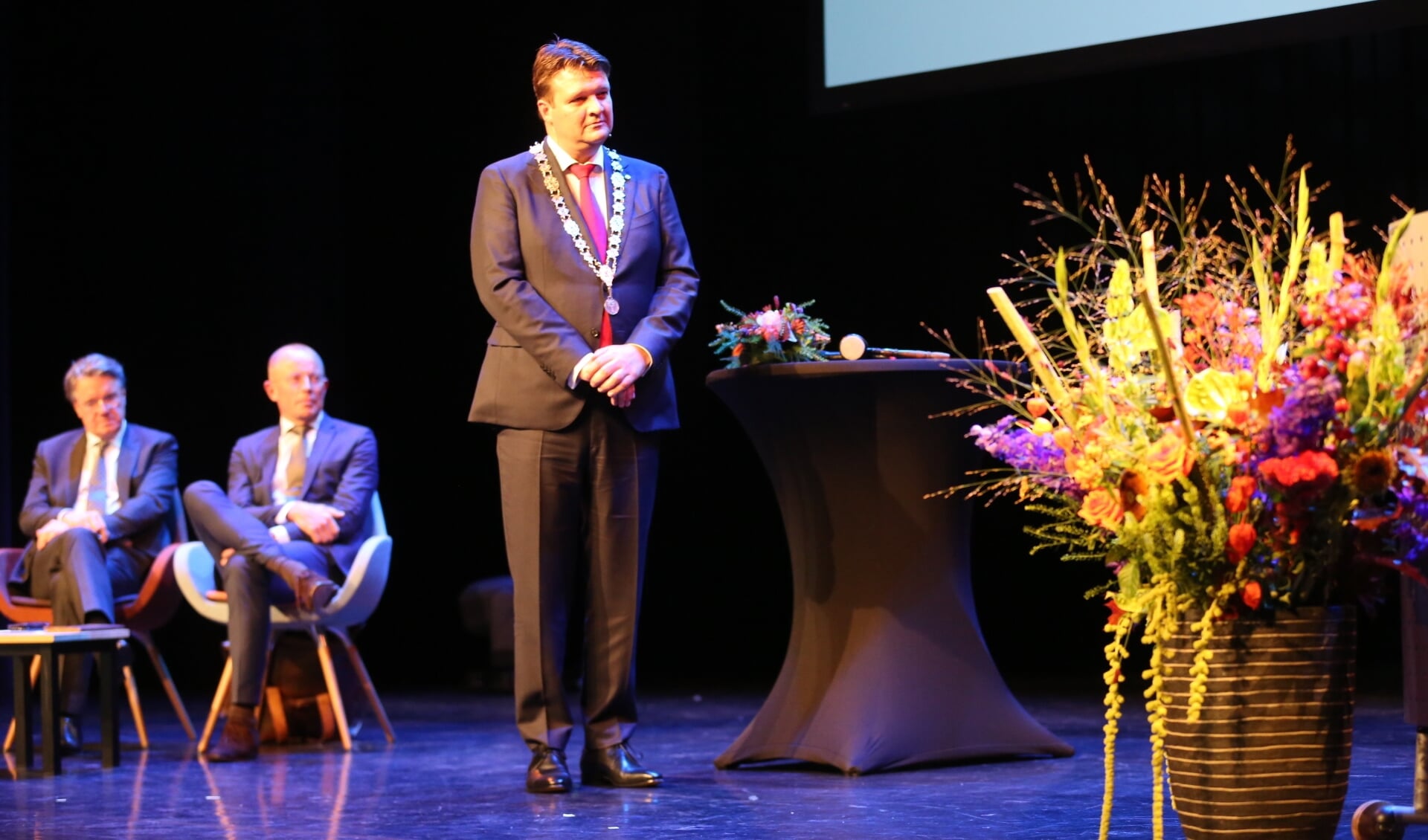 Han van Midden heeft zijn belofte afgelegd en is officieel burgemeester van Roosendaal FOTO CHRISTIAN TRAETS