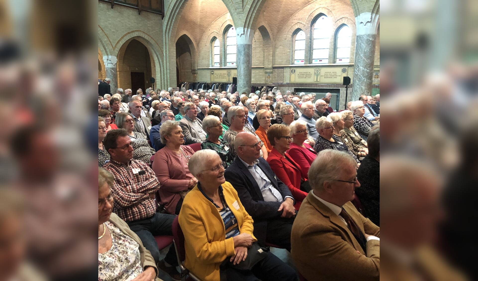 De kapel van Bovendonk was tot de laatste plaats bezet. 