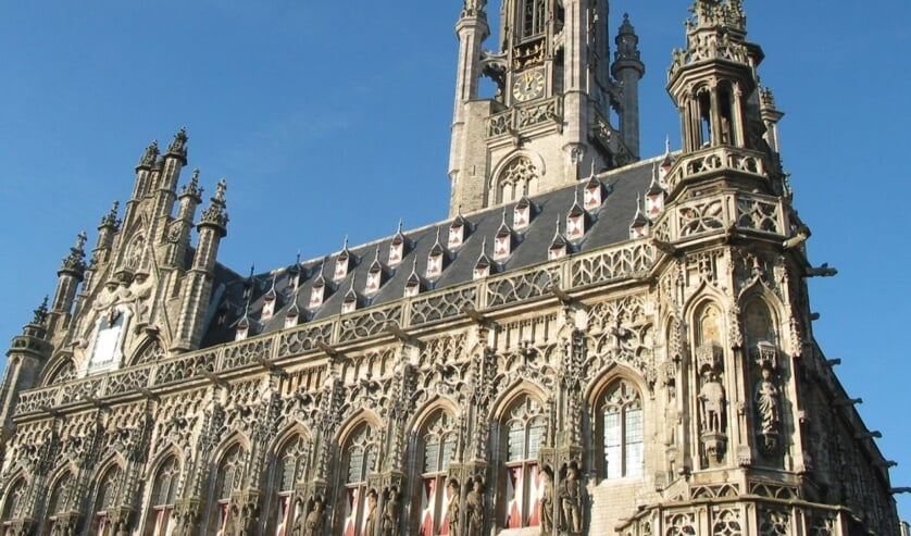 Groot onderzoek naar staat van gevels stadhuis Middelburg