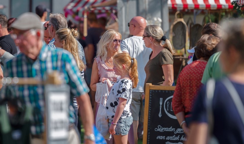 De zomereditie van Spullen & Smullen in het Chassépark.