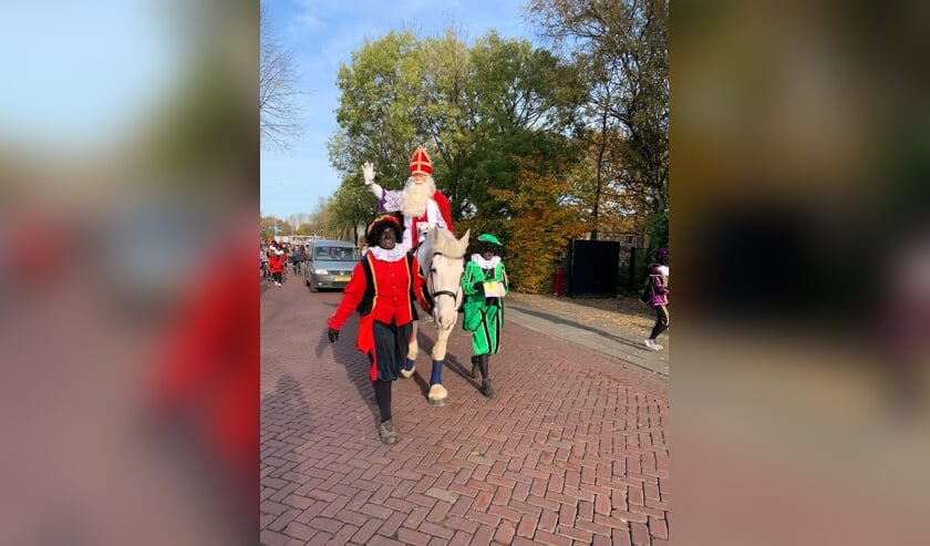 De Sint en zijn pieten werden warm onthaald in Bavel.