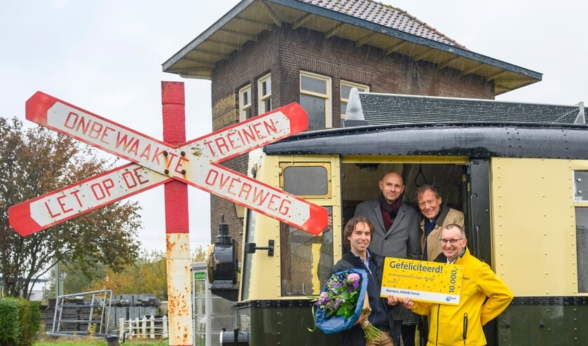 SGB kan trap voor seinhuisje laten bouwen dankzij cheque ANWB Fonds