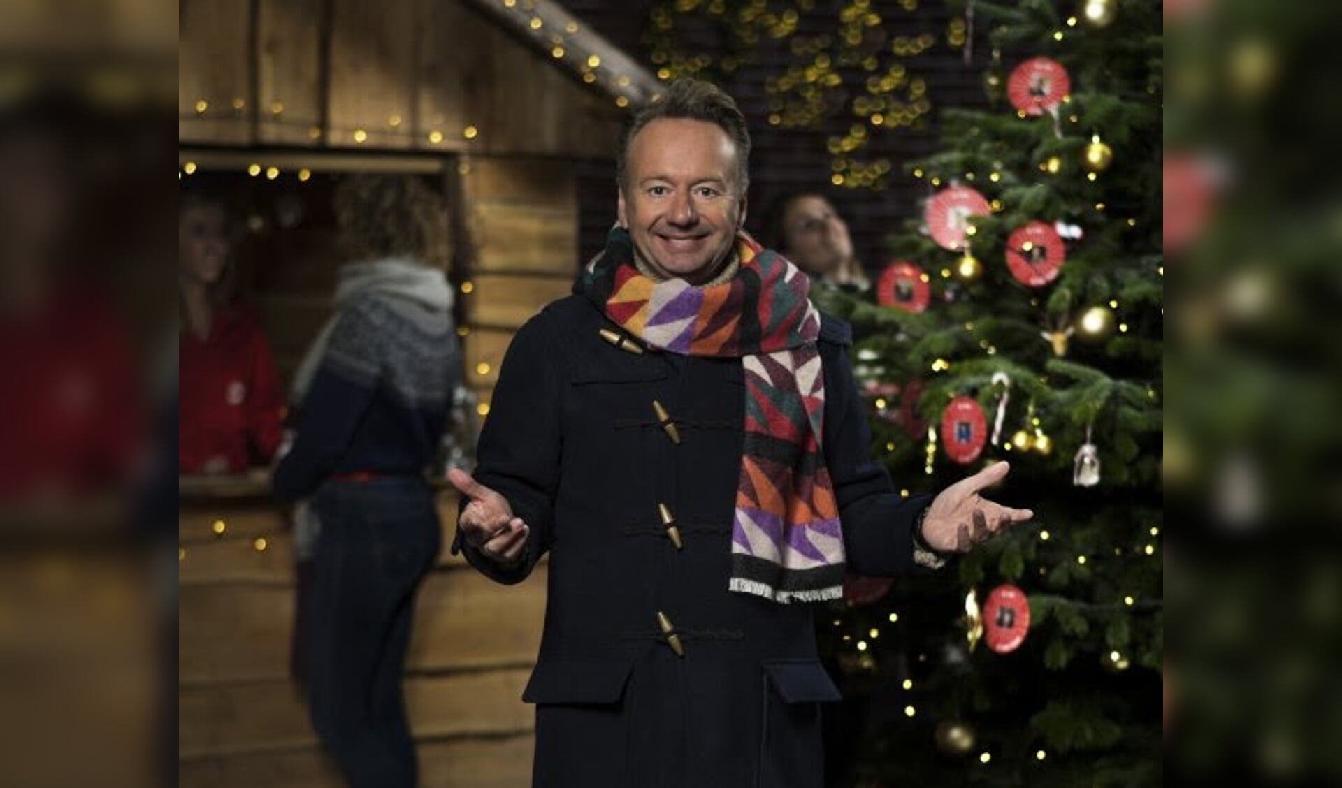 Joris Linssen strijkt met zijn tv-programma Joris' Kerstboom neer op het Abdijplein in Middelburg.