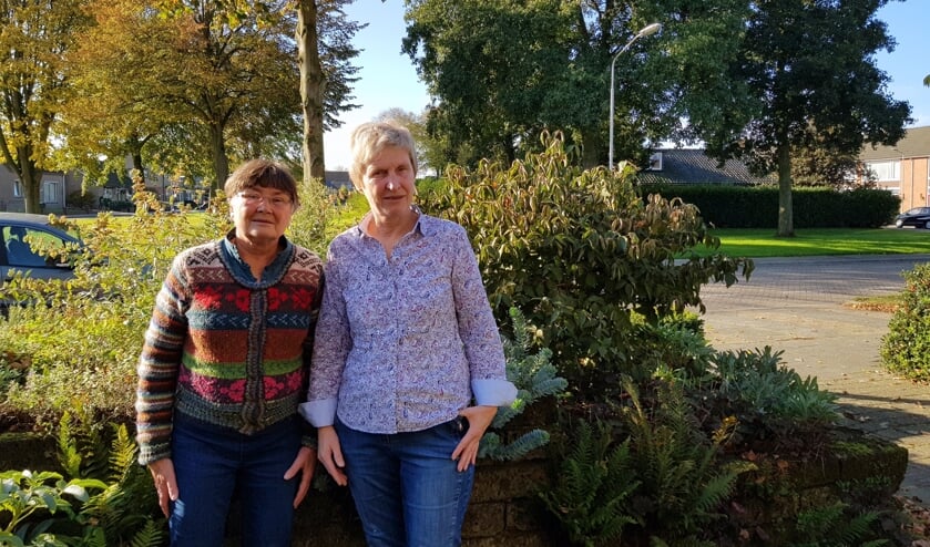Wimke Overbeek en Jutta van der Schoot genieten van de lezingencyclus. FOTO EUGÈNE DE KOK