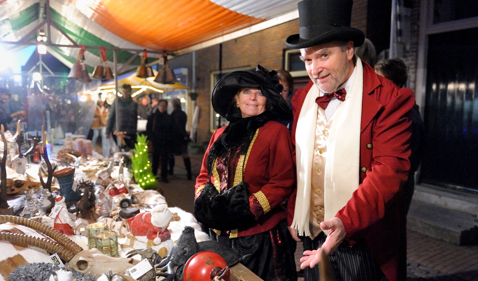 Het is gezelligheid troef tijdens de jaarlijkse winterfair in Arnemuiden.