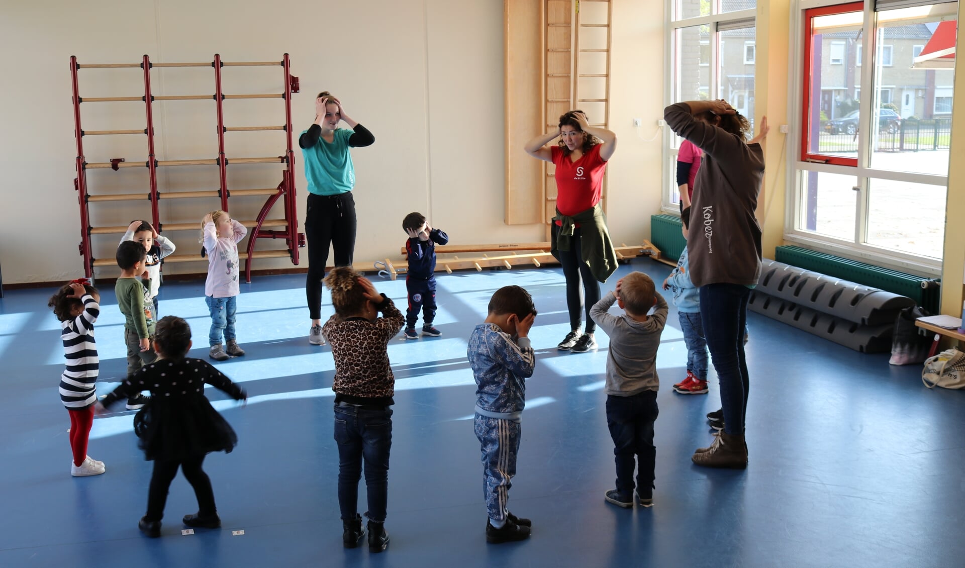 Dansgezelschap De Stilte is als eerste cultuuraanbieder gestart met danslessen voor de Vondel peutergroepen.