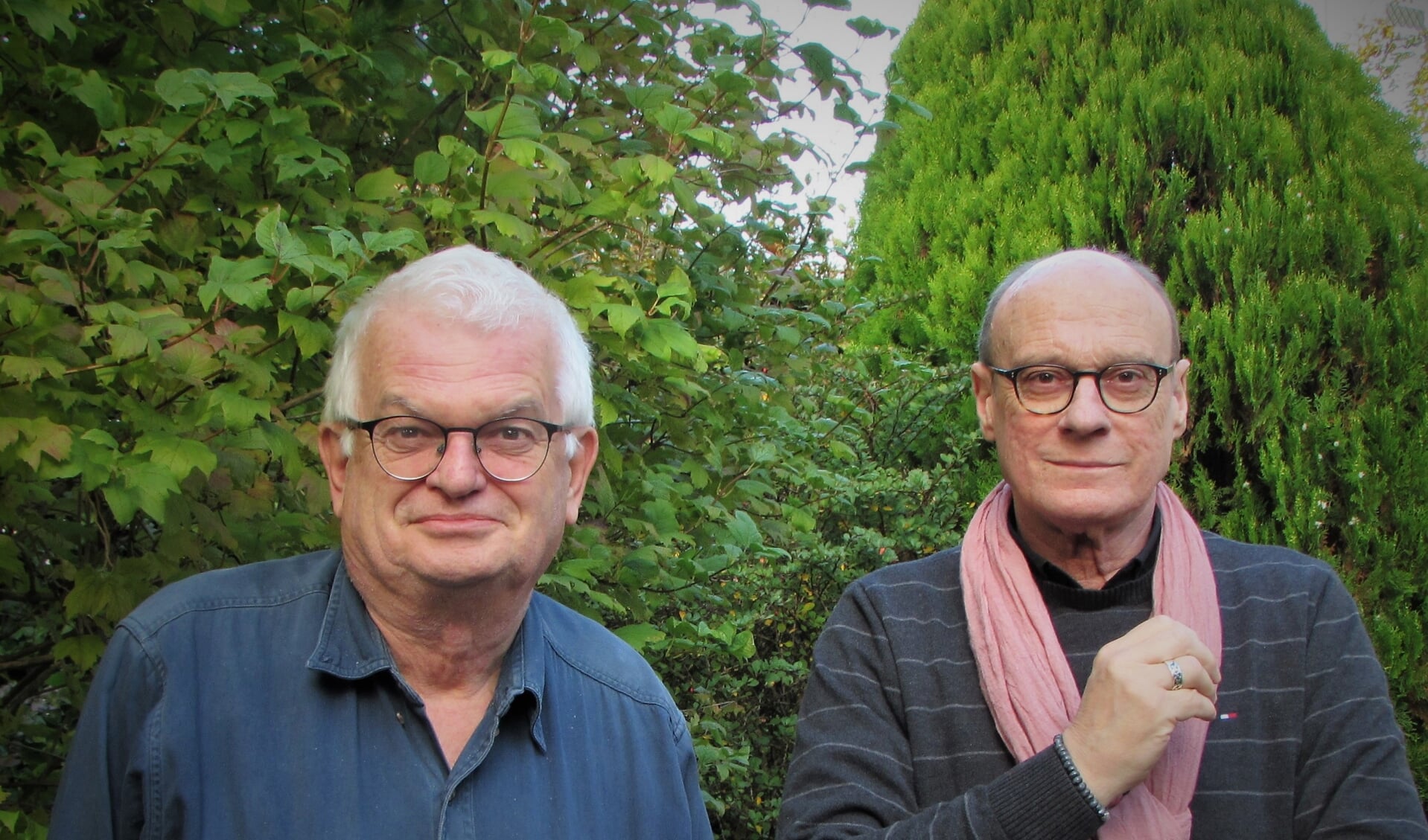Gaande en komende voorzitter v.d. Kristallnacht herdenking Jan Hopman (links) en Paul Kools. 