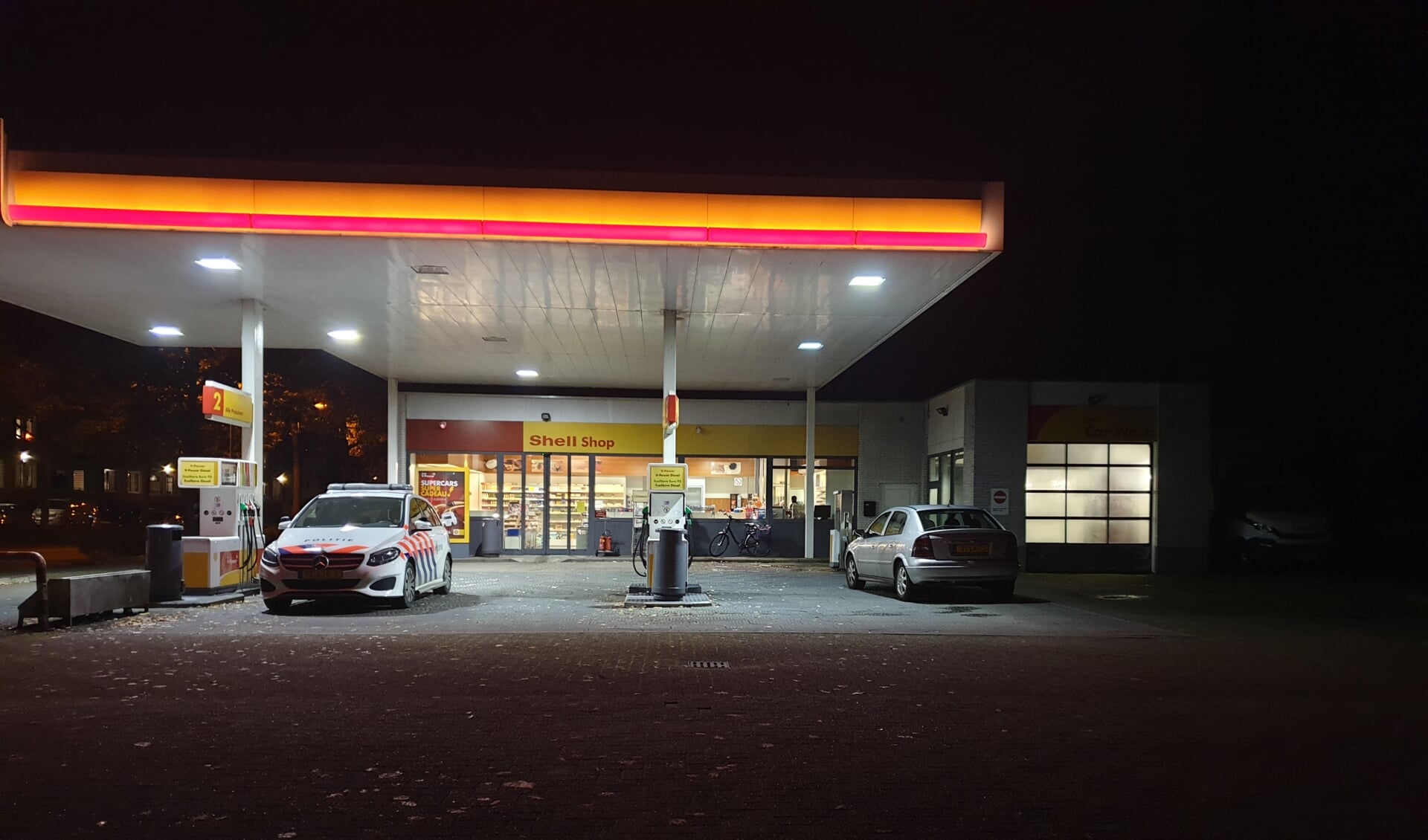 Het tankstation werd aan het begin van de avond overvallen. 