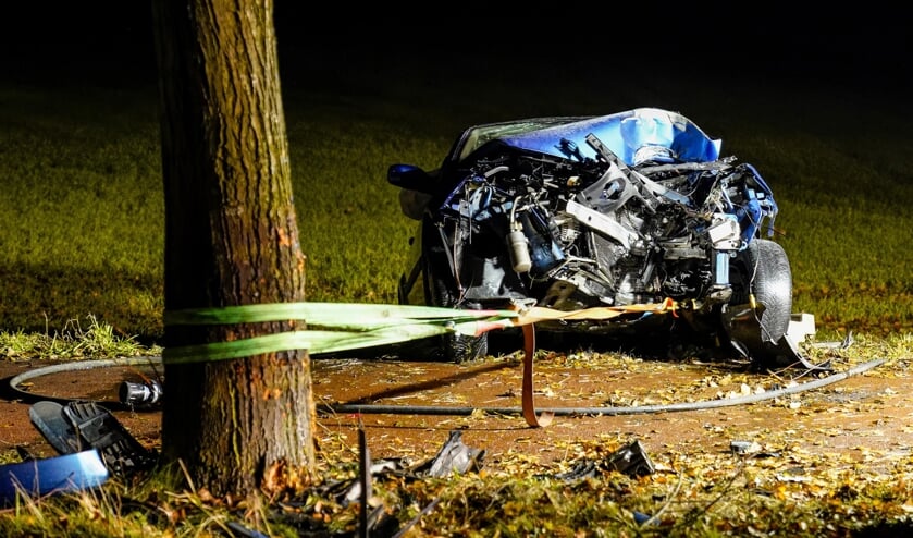 De auto raakte zwaar beschadigd.
