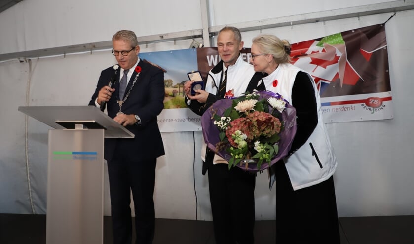 Angelo Somers ontving een erepenning der gemeente Steenbergen.