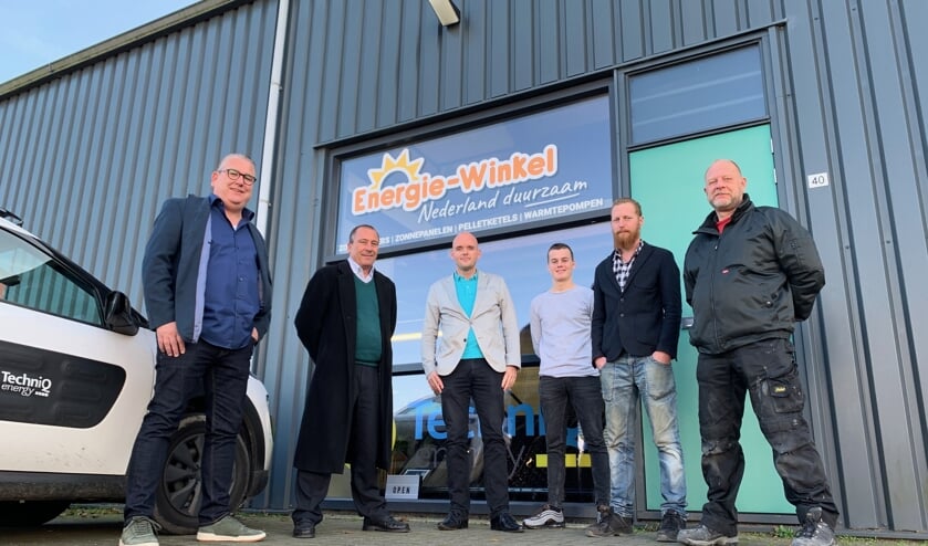De medewerkers van de Energie-Winkel op de Zompe in Serooskerke staan klaar voor de klant.