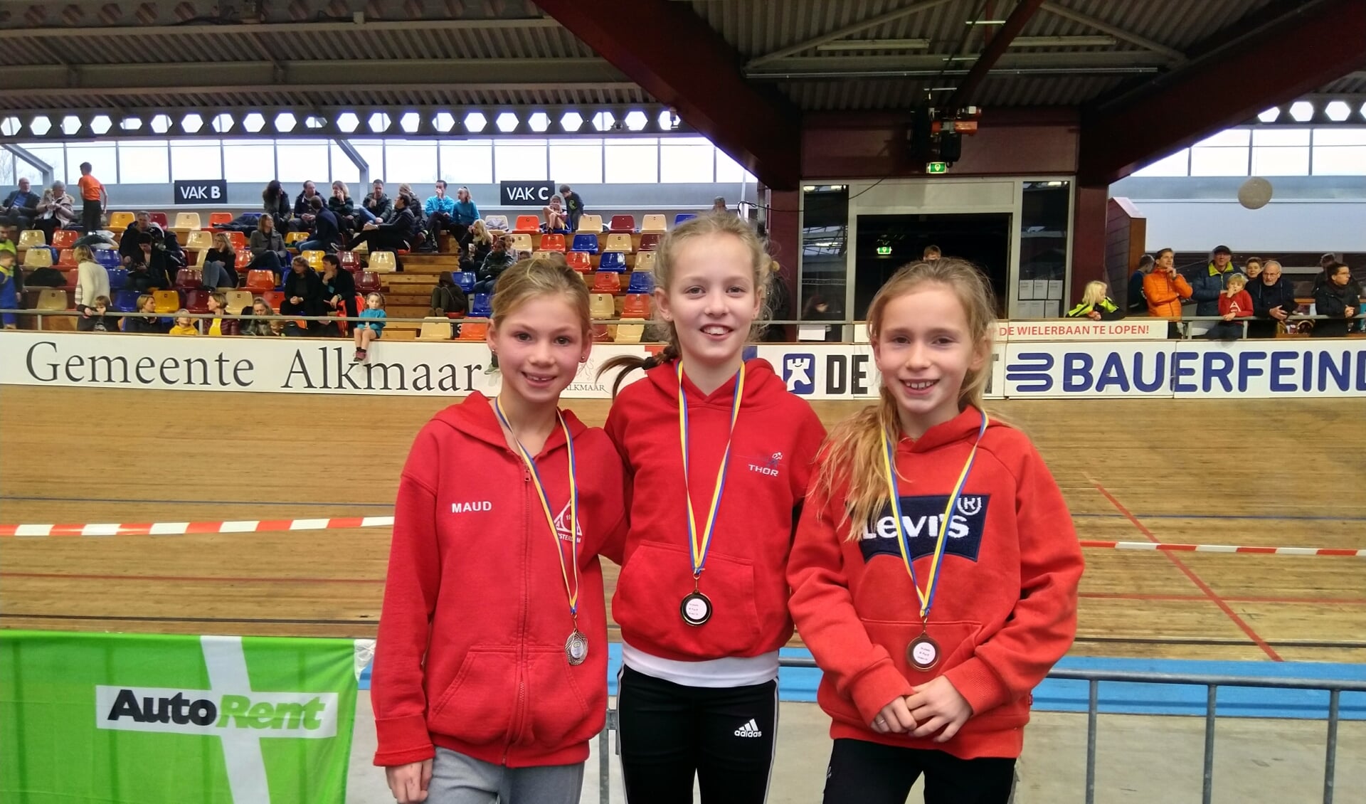 Annelin (Thor), Benthe en Luna: prijswinnaars op het Triple Indoor Atletiek Gala te Alkmaar.