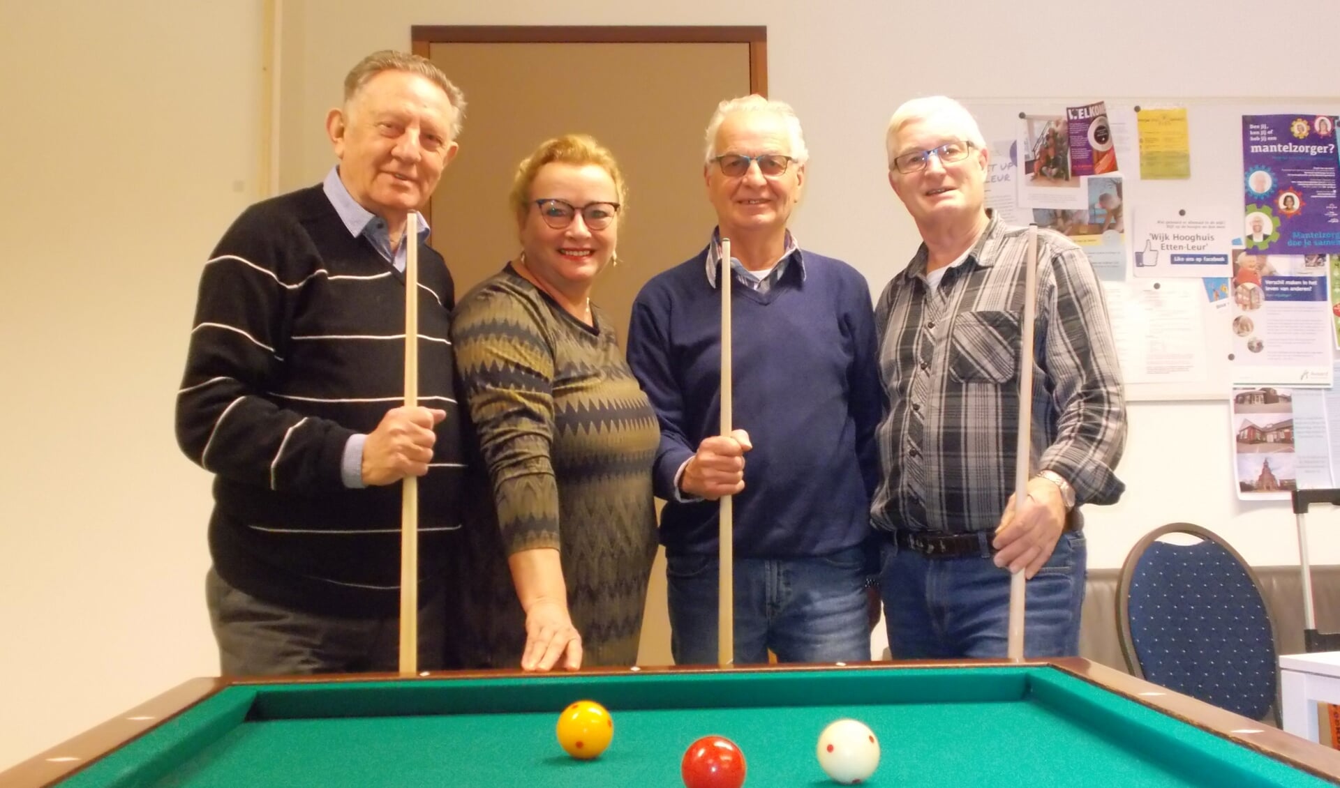 Vlnr: Cees Wegman, Marianne Hultermans, Cees Lambrechts en Nijs van Noordennen van Wijkbelang. 