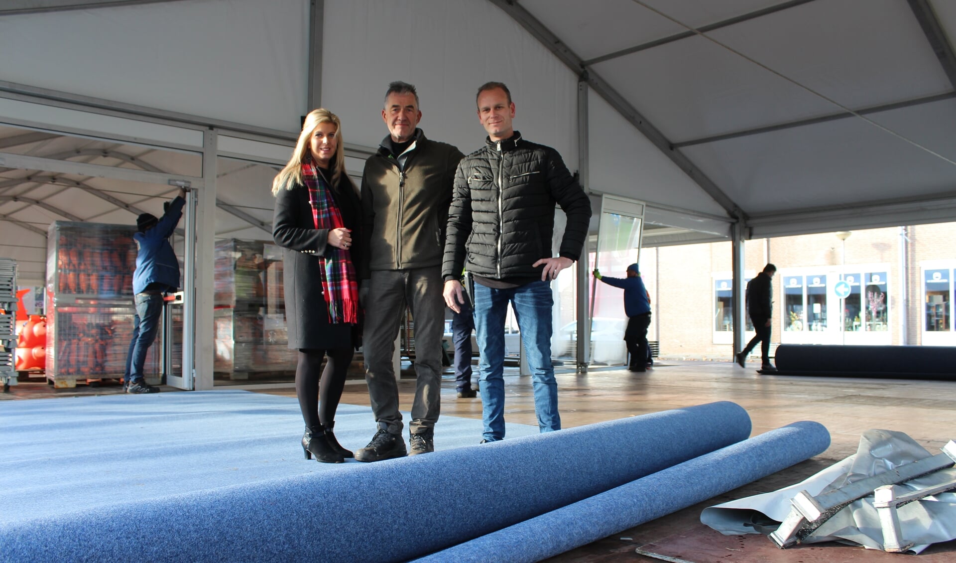Een grote rol tapijt wordt gesponsord door AS Complete Woningstoffeerder uit Steenbergen.