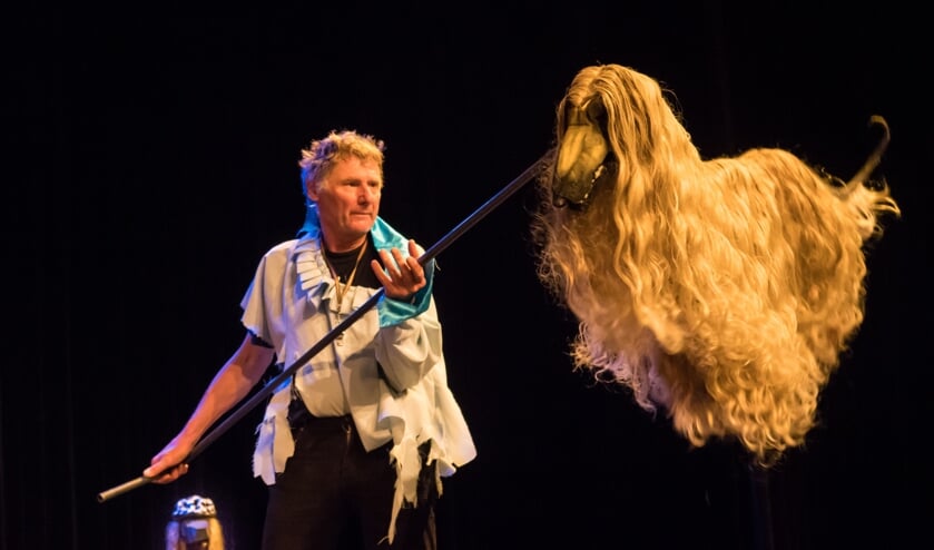 Hilaria met "Vliegende honden bijten niet".