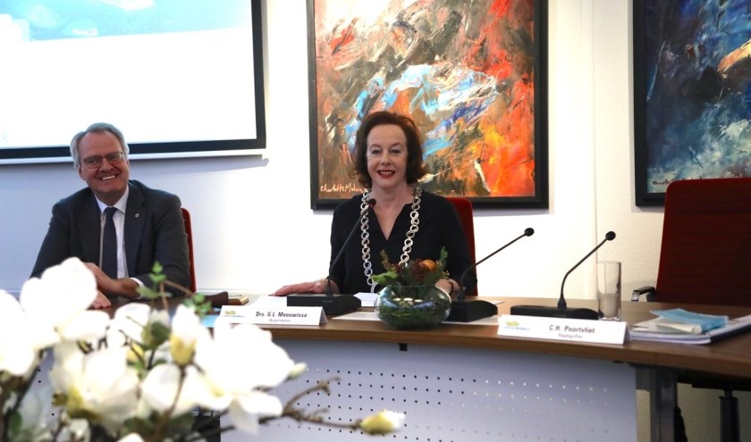 Loes Meeuwisse geïnstalleerd als burgemeester Noord-Beveland