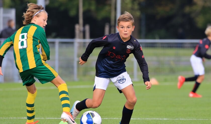 Tim van de Plasse (Sparta JO12) hier in actie tegen zijn voormalige club ADO Den Haag.
