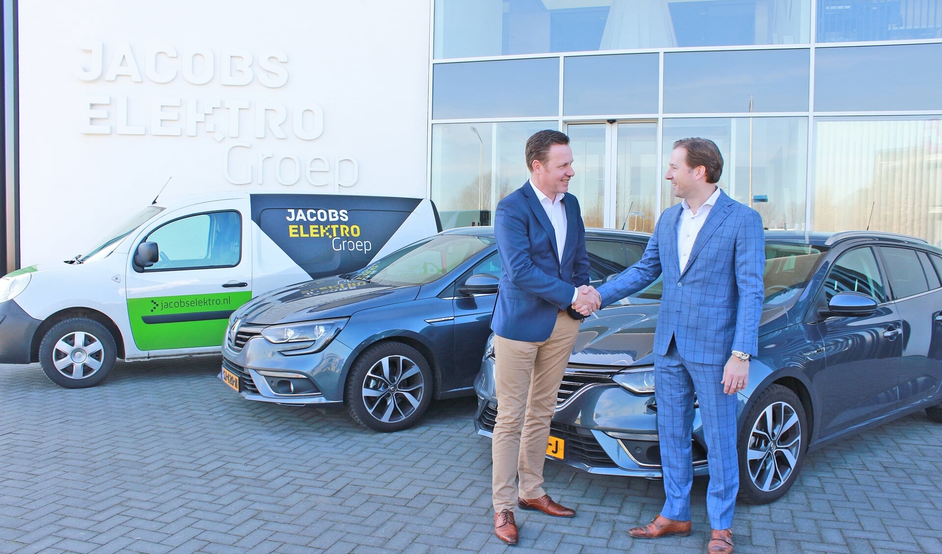 Marcel Nederveen van Auto Indumij (links) en Manfred Jacobs zijn beiden zeer content met de prettige samenwerking
