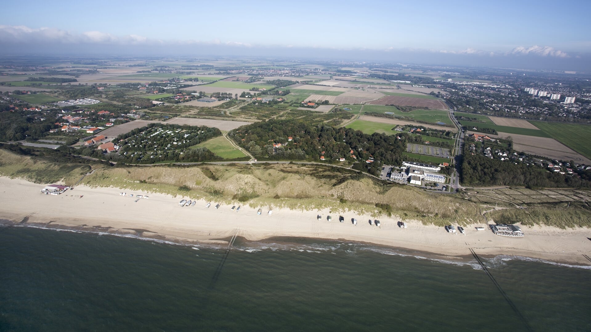 Een luchtfoto van de Dishoek in Zeeland.