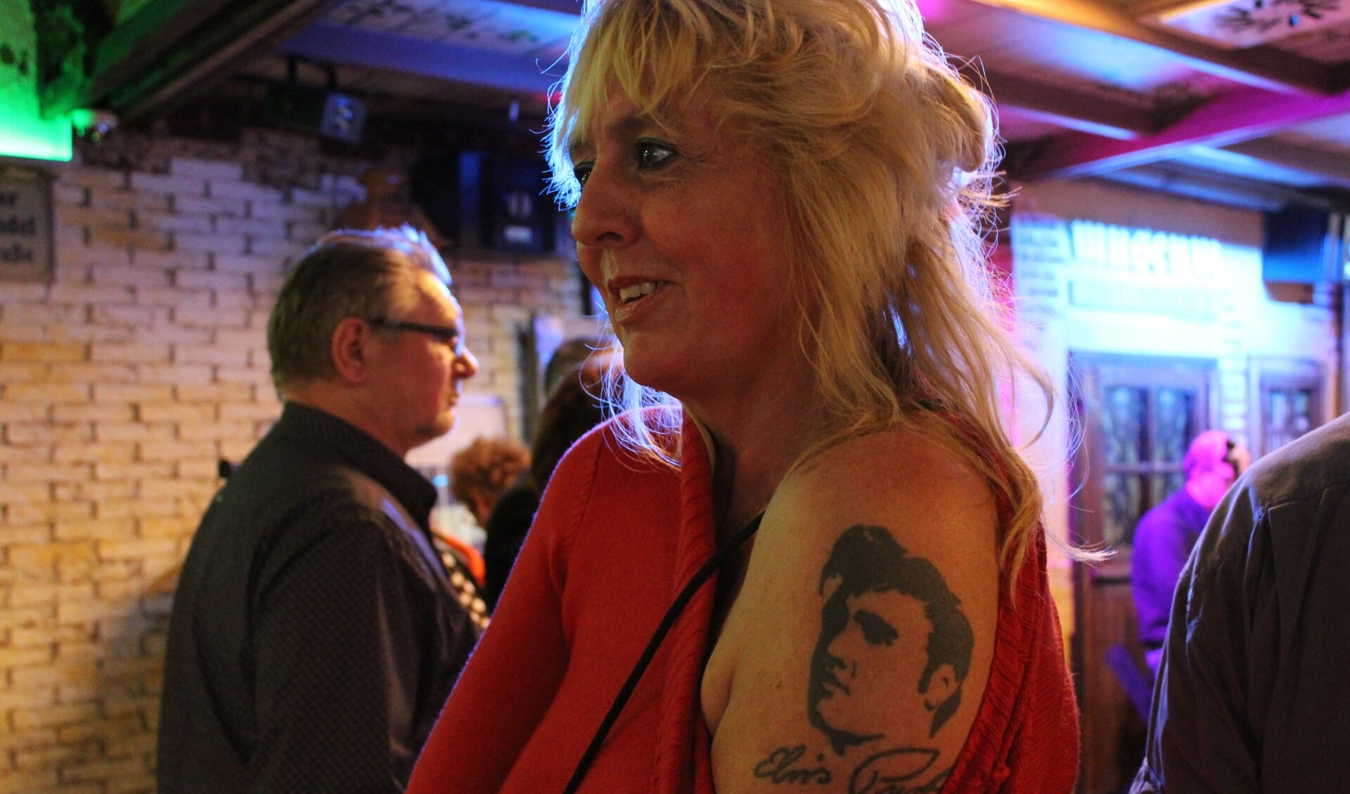 Fans van Elvis Presley (1935-1977) gaan soms heel ver door hem letterlijk op de huid te dragen met een tattoo.