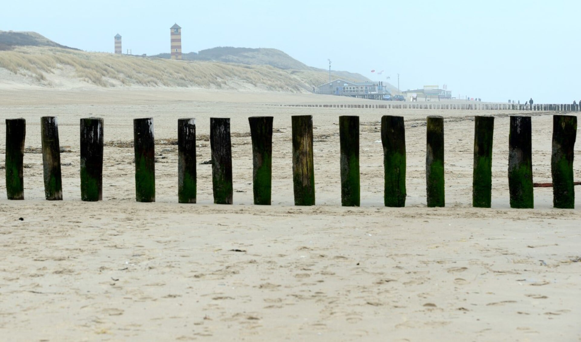 Het strand bij Westkapelle en Domburg krijgt er zand bij. 