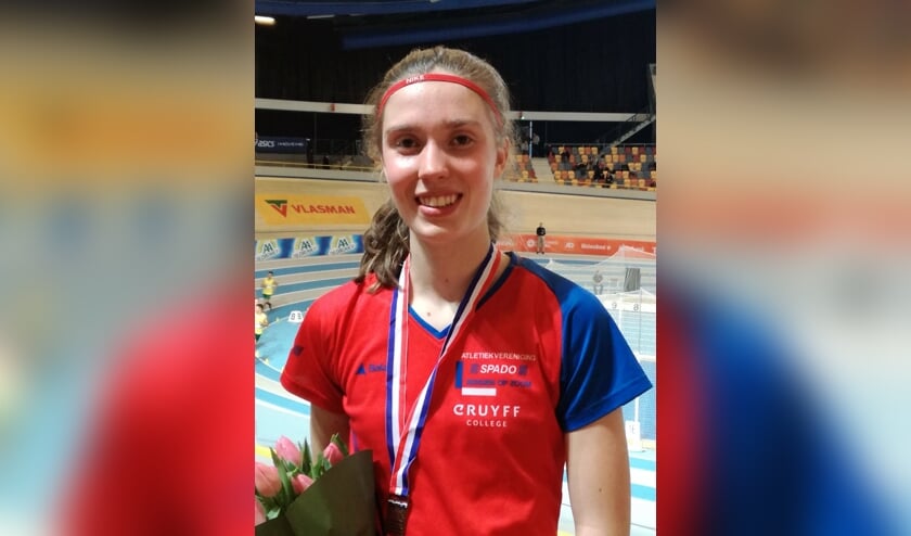 Amy Hasselton 3e op NK indoor.