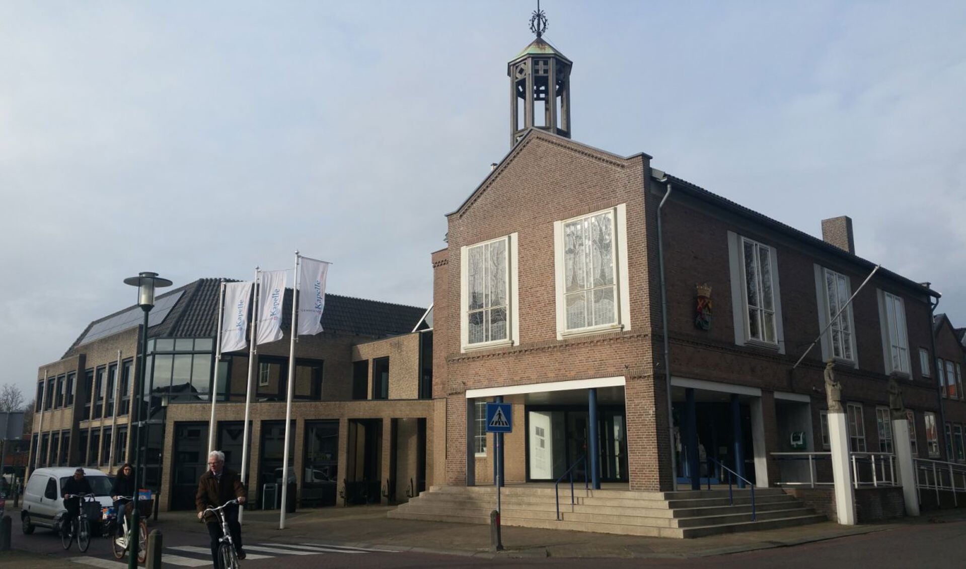 Het bord komt in het gemeentehuis van Kapelle te hangen.