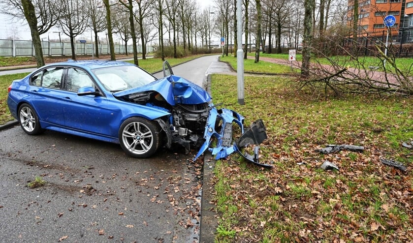 De auto raakte zwaar beschadigd.