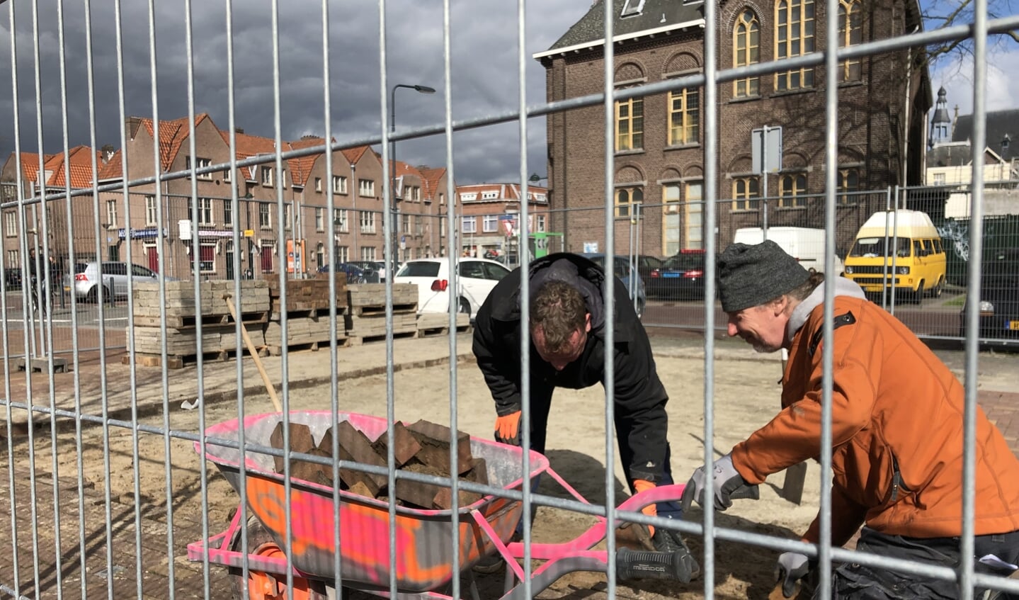 Op het Dr Jan Ingen Houszplein is begonnen met de herbouw van De Fer.