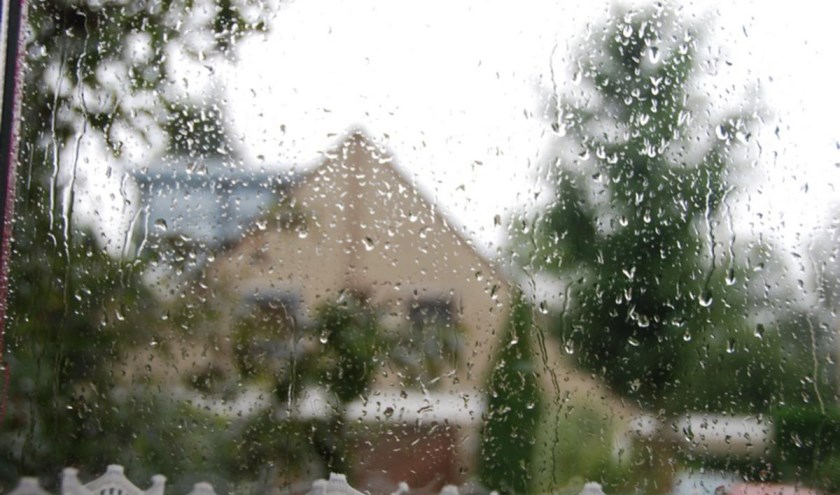 Zondagochtend regen, in de middag tijdelijk droog.