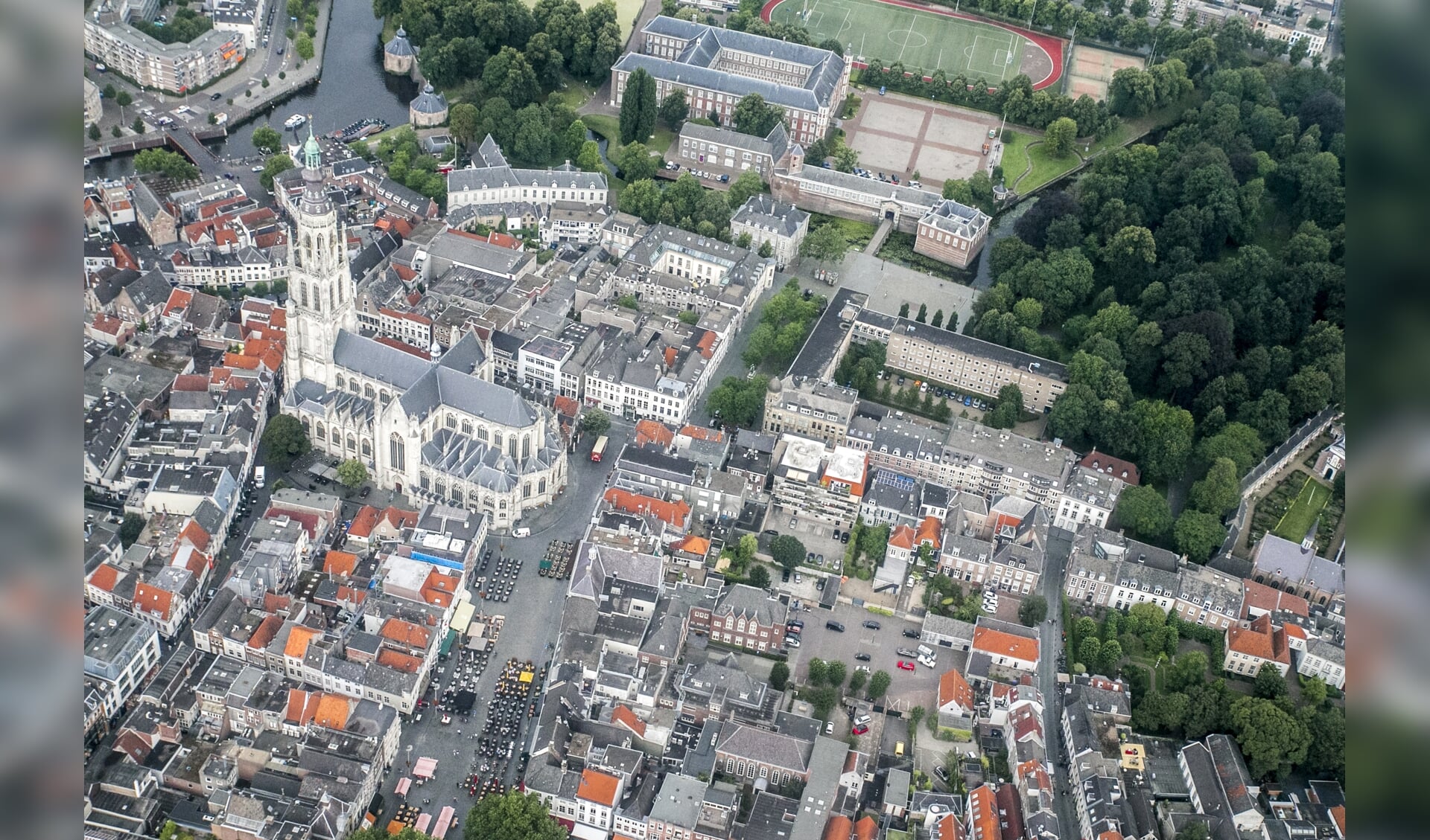 Het centrum van Breda is al eeuwen nagenoeg hetzelfde, met de kenmerkende Grote Kerk als hart.