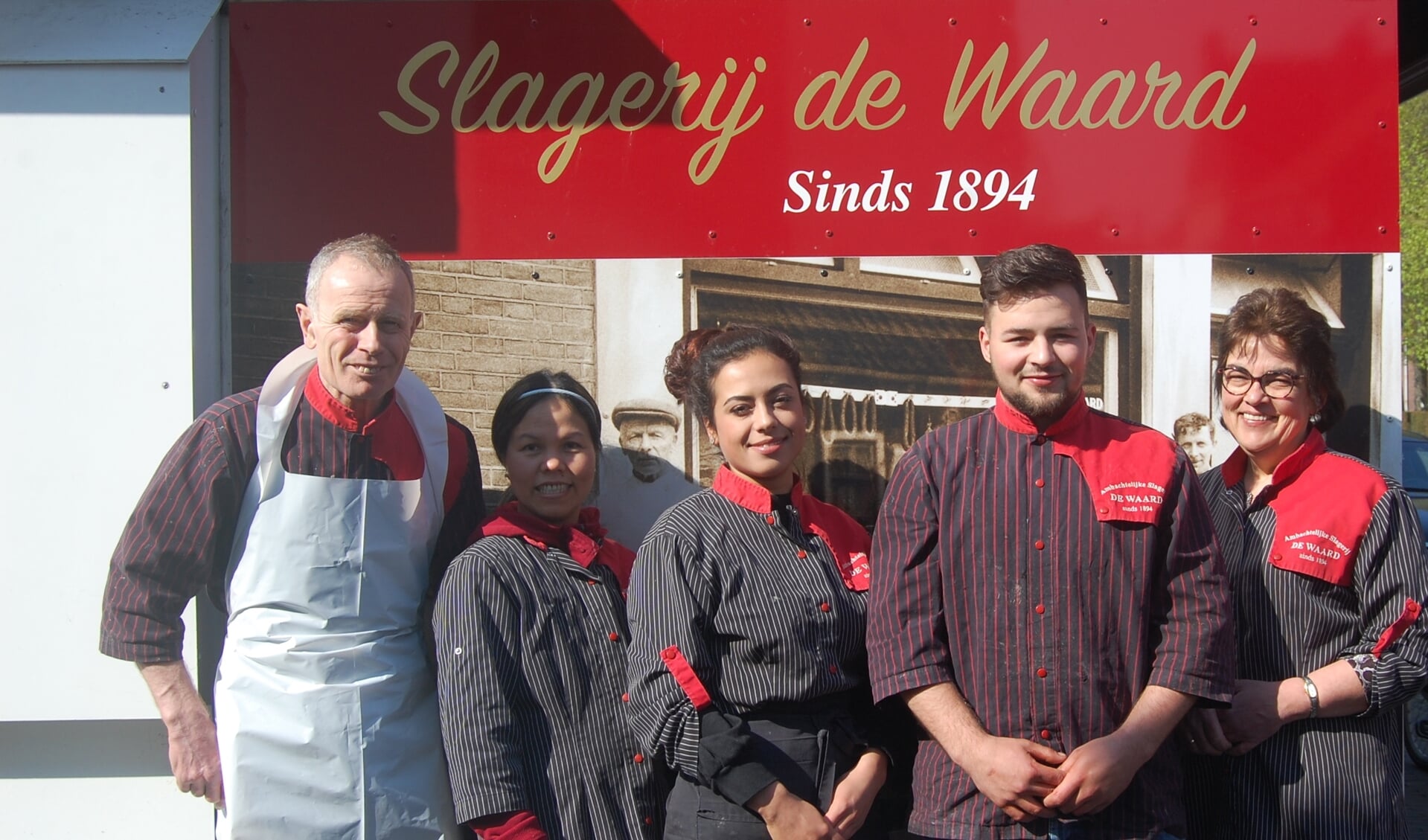 Het team van de jubilerende Slagerij de Waard in Yerseke.