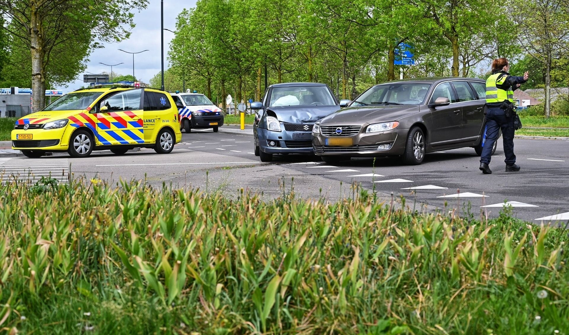 De slachtoffers zijn door de ambulance gecontroleerd. 