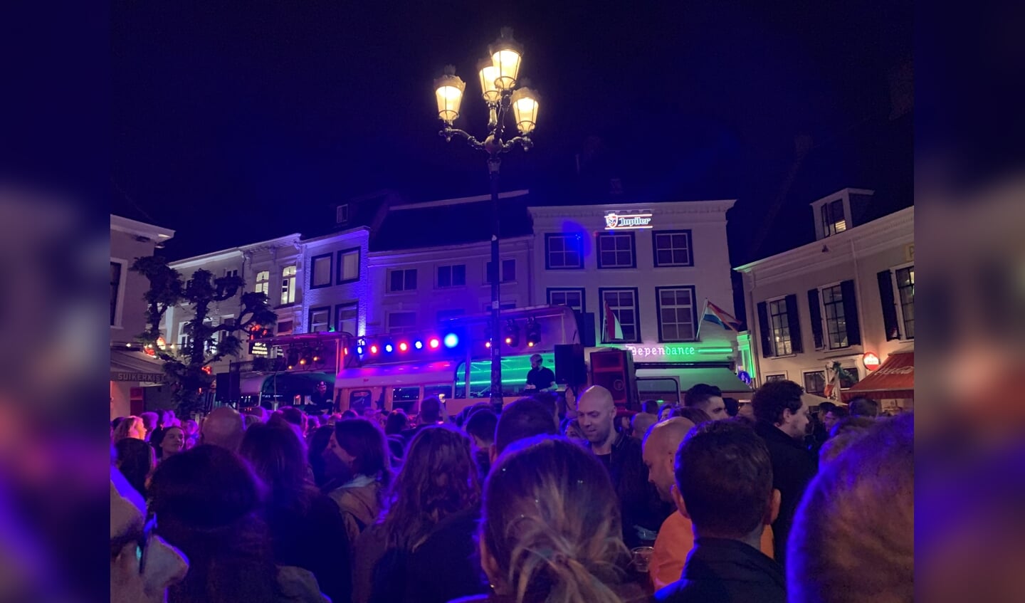 Breda viert Koningsnacht in het centrum.