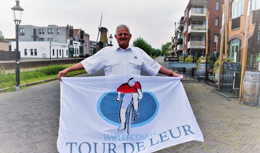 Voorzitter Hans Voesenek bij de start- en finishplaats. FOTO STELLA MARIJNISSEN