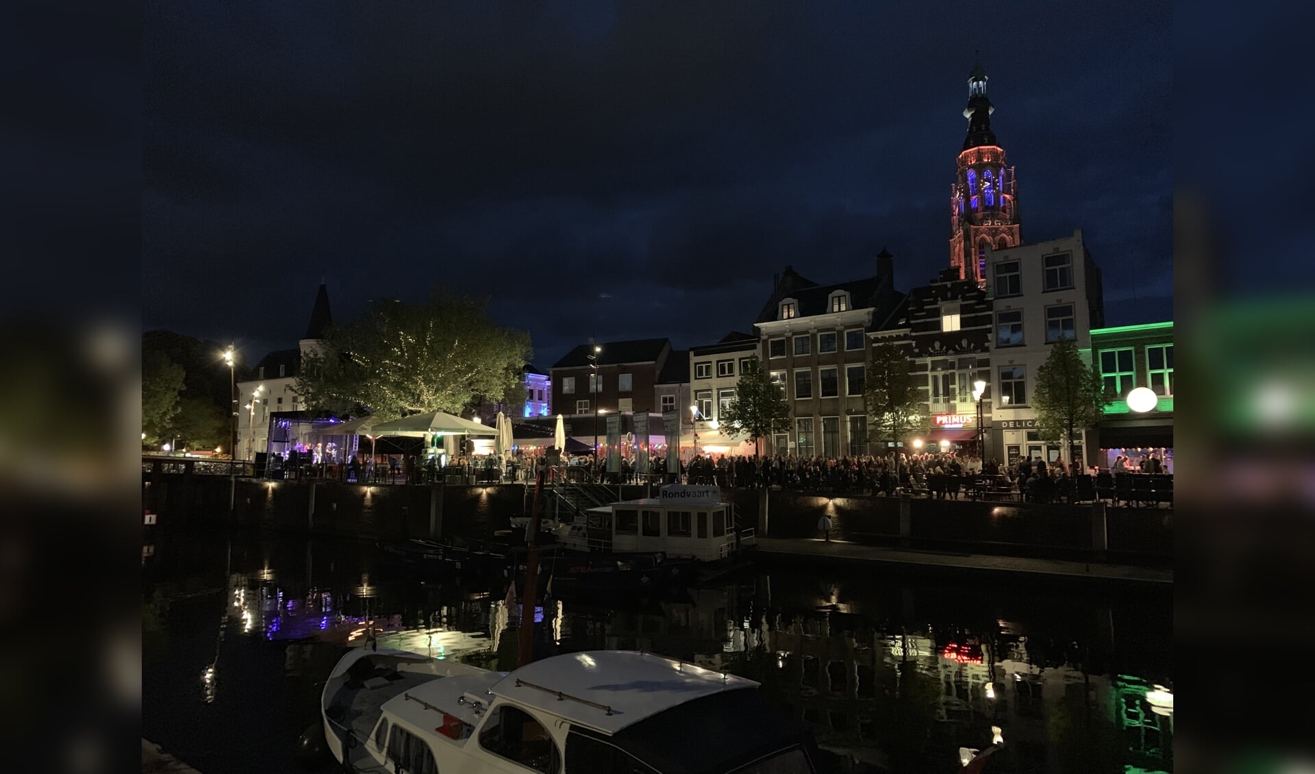Breda viert Koningsnacht in het centrum.