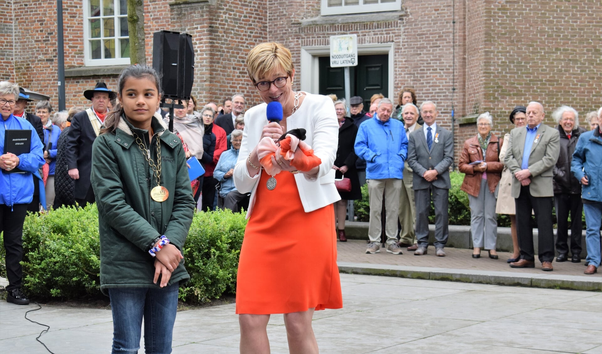 Burgemeester Miranda de Vries en jeugdburgemeester Indy van Dongen openen Konginsdag 2019. FOTO STELLA MARIJNISSEN