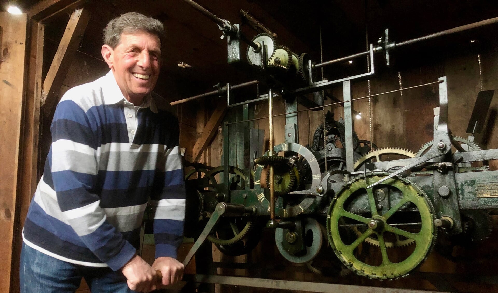 José Frijters draait al meer dan 60 jaar wekelijks de klok van de Stampersgatse kerk op. Foto: Johan Wagenmakers