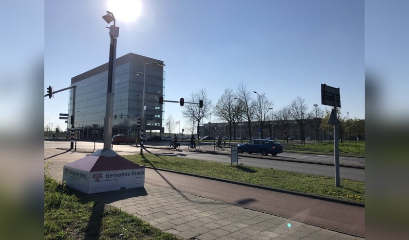 <p>De mobiele camera op de hoek van de Zoete Inval en de Lunetstraat.</p>